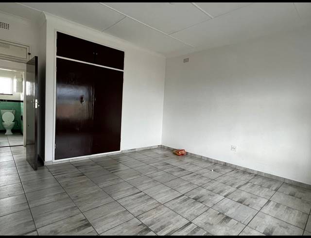9 BEDROOM APARTMENT BLOCK FOR SALE IN ROSETTENVILLE